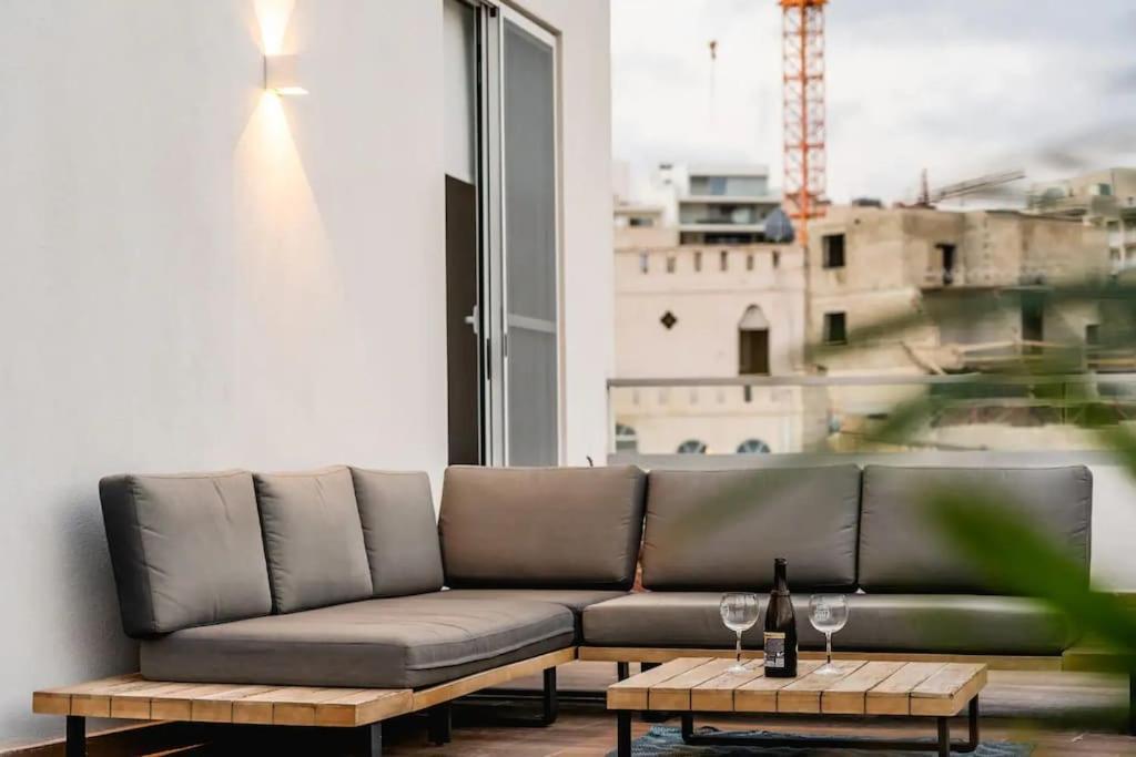 Luxurious & Stylish Penthouse With Private Pool Apartment Msida Luaran gambar